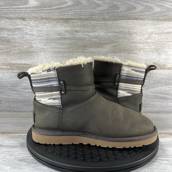UGG Women’s Auburn Serape Water-resistant Gray Leather Short Boots Size 6 - Picture 8 of 9
